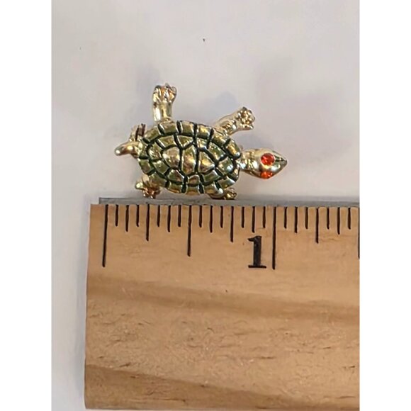 Turtle Animal Brooch Pin With Red Gem Eyes Gold-Plated & Green Enamel - Picture 4 of 4
